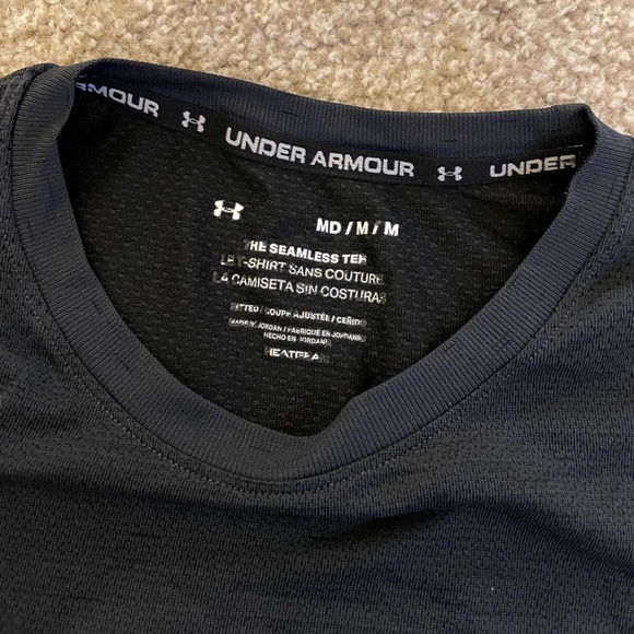Dark Grey Under Armour Dry Fit shirt - Picture 3 of 4